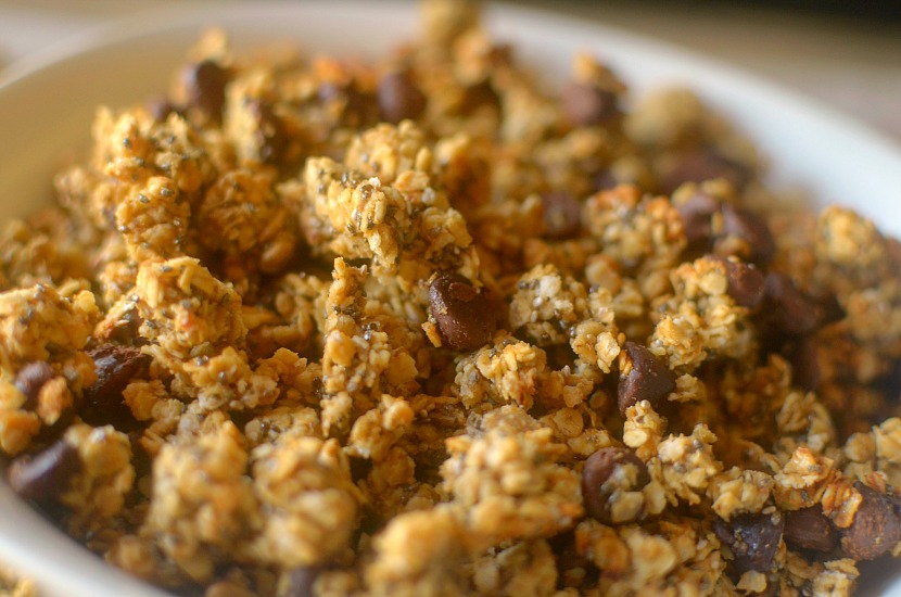 Looking for a healthy breakfast that will satisfy your sweet tooth? Make this easy-to-make Chocolate Chip Cookie Dough Granola! Gluten-free + Vegan friendly