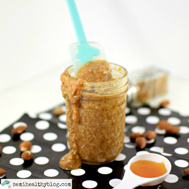 make-your-very-own-almond-butter-all-drippy-and-delicious.-via-@semihealthnut-at-semihealthyblog.com-2