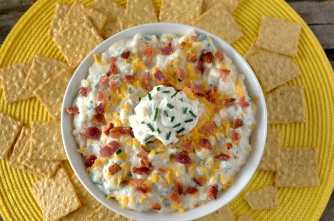 Healthier Loaded Baked Potato Dip {5 Minutes to Make!}