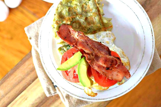 In a breakfast rut? Try this healthy Hashbrown Waffle Egg Sandwich with Avocado! Its paleo-friendly, gluten-free and grain-free!