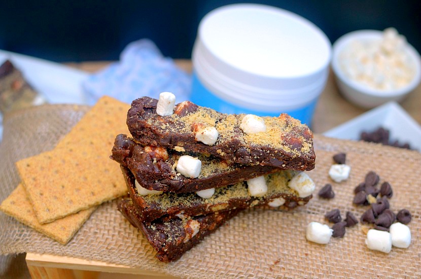 These No-Bake Paleo S'mores Protein Bars are a healthy, easy and delicious on-the-go snack! They only require a few ingredients and taste like S'MORES!