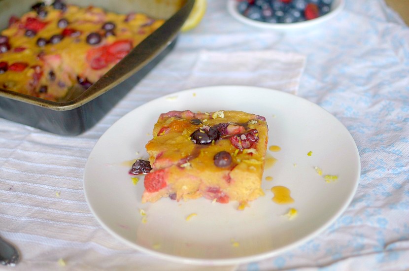 Lemon Berry Pancake Bars are an easy, healthy and delicious portable breakfast with only a few real ingredients! Also with a vegan and gluten-free option!