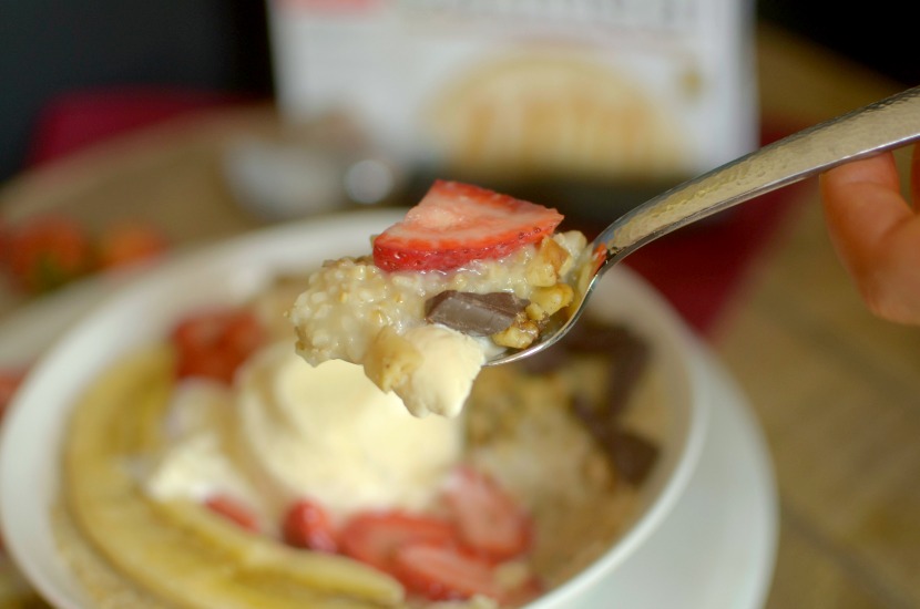 This healthy Banana Split Dessert Oatmeal is recipe that you can eat for BOTH breakfast and dessert! Very easy-to-make and gluten-free & vegan!