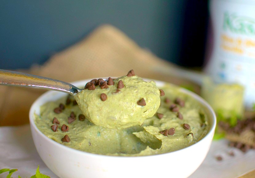 Sick of prepackaged protein bars and shakes for a post workout snack? Make this 5 ingredient Mint Chocolate Chip Protein Mousse! It's packed with protein and taste like dessert at the same time!
