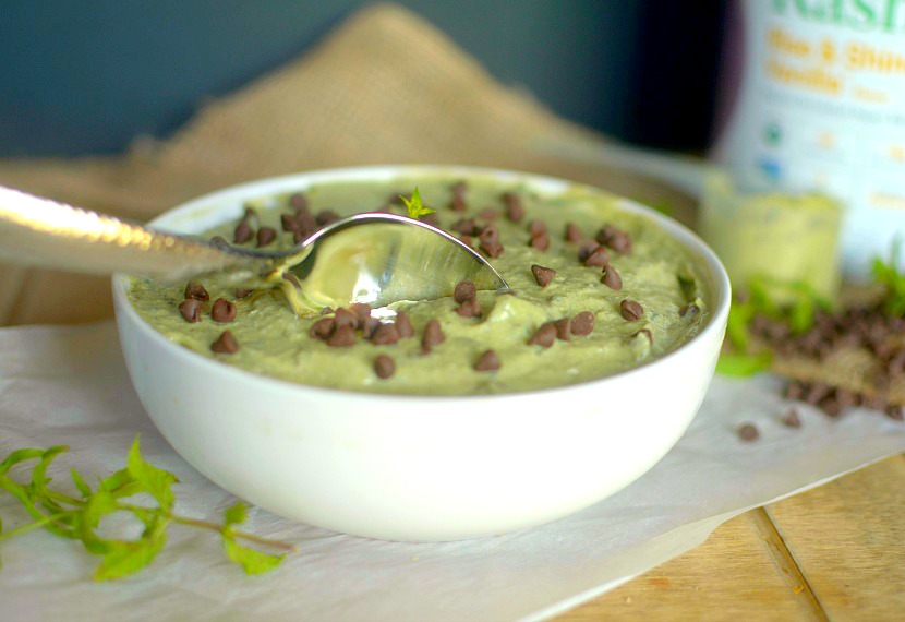 Sick of prepackaged protein bars and shakes for a post workout snack? Make this 5 ingredient Mint Chocolate Chip Protein Mousse! It's packed with protein and taste like dessert at the same time!