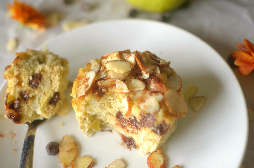Vegan Pear Streusel Mug Cake is filled with fresh pear, chocolate chips and topping with an almond streusel! Also paleo, gluten-free and grain-free!