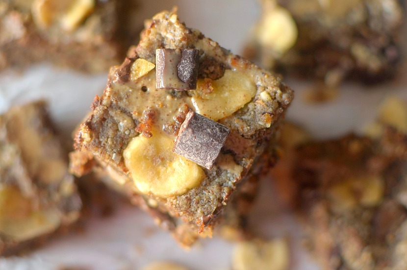Need a healthy grab n' go breakfast? Make these delicious Paleo Chunky Breakfast Bars for the perfect way to satisfy your early morning appetite! Gluten-free and grain-free too!