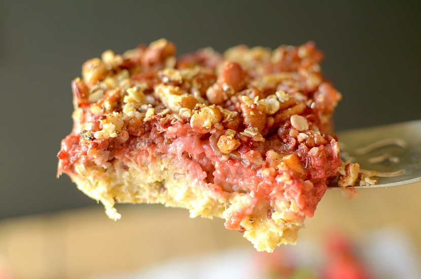 This Strawberry Rhubarb Crisp Baked Oatmeal is the perfect healthy breakfast that tastes like dessert. It’s filled with fresh summer fruit and is vegan & gluten-free! #soulfullproject