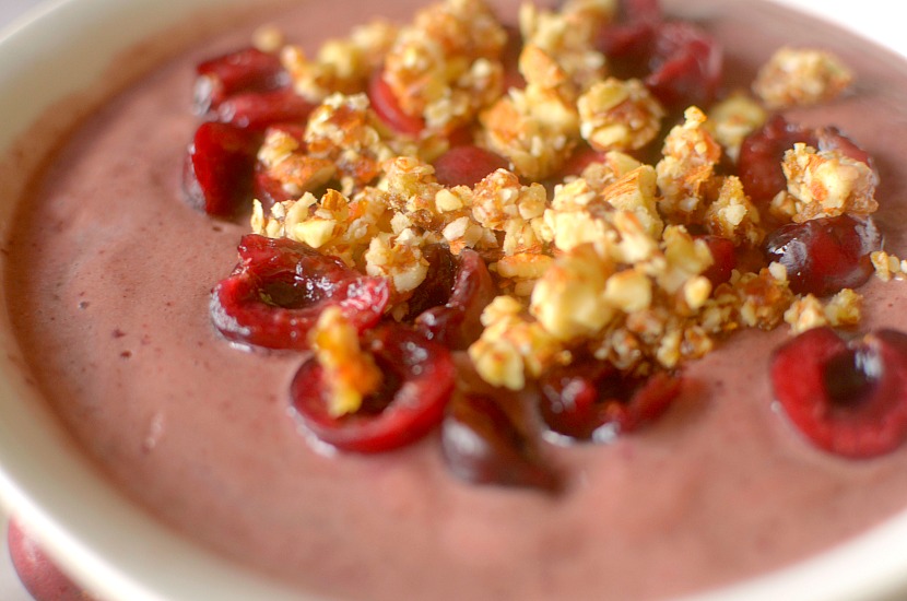 Date-sweetened Cherry Pie Smoothie Bowl is so thick, filling and nutritious! Also paleo, vegan and whole30 friendly!