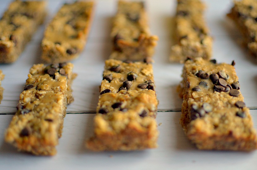  Peanut Butter Banana Granola Bars are a healthy and delicious snack made easy with only 5 REAL ingredients! Also gluten-free and vegan!