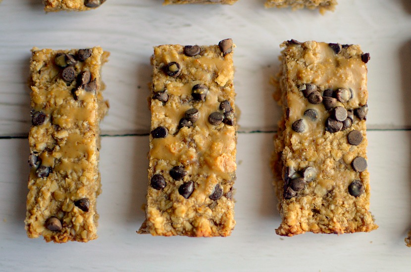  Peanut Butter Banana Granola Bars are a healthy and delicious snack made easy with only 5 REAL ingredients! Also gluten-free and vegan!
