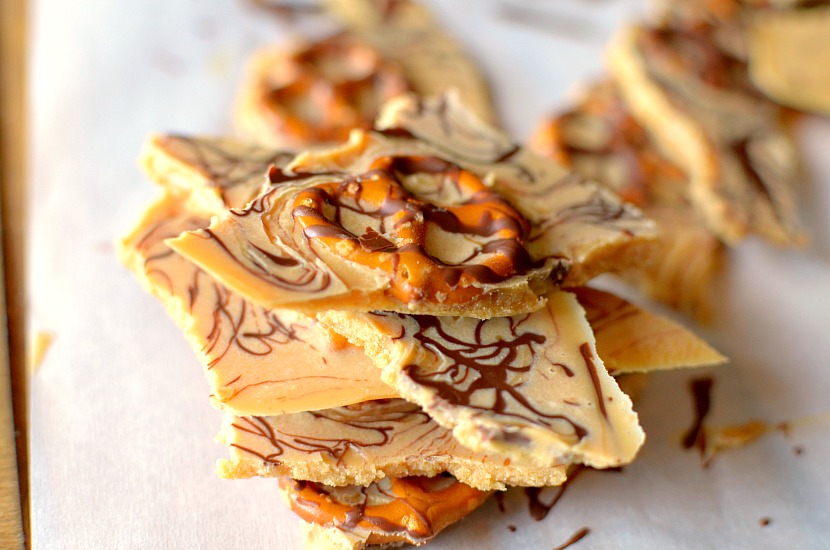 Only 5 ingredients are needed to create this tasty, decadent Peanut Butter Pretzel Candy Bark! Vegan-friendly, dairy-free with a gluten-free option!﻿