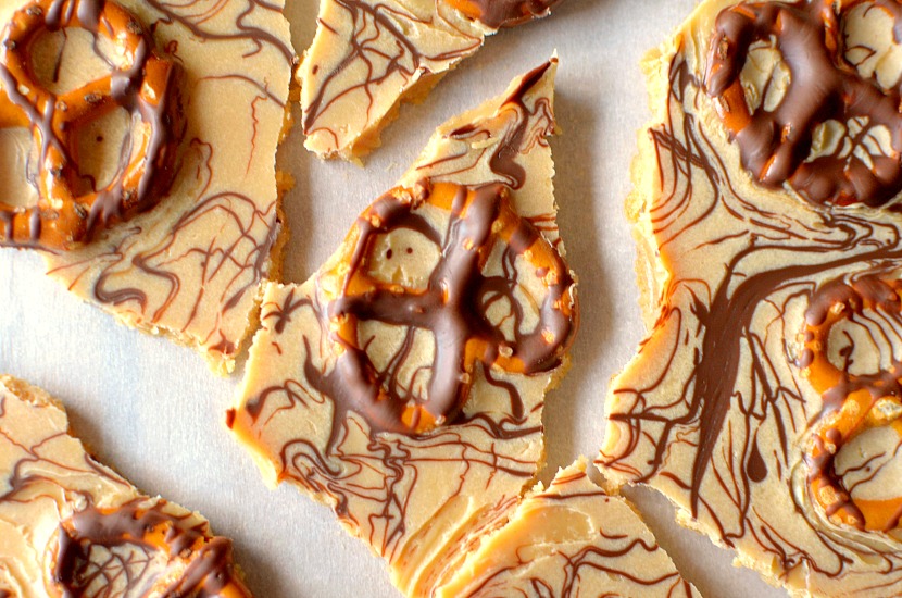 Only 5 ingredients are needed to create this tasty, decadent Peanut Butter Pretzel Candy Bark! Vegan-friendly, dairy-free with a gluten-free option!﻿